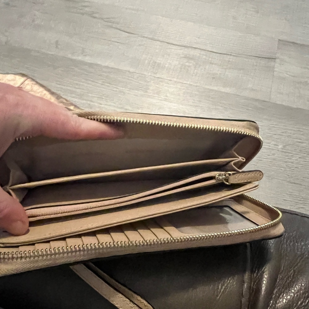 Elegant Cream Woman’s Wallet